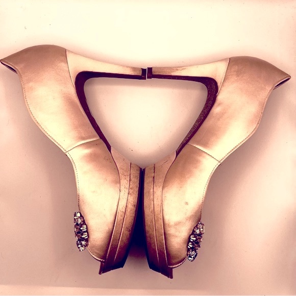 NINE WEST SATIN PLATFORM HEELS - Picture 8 of 13